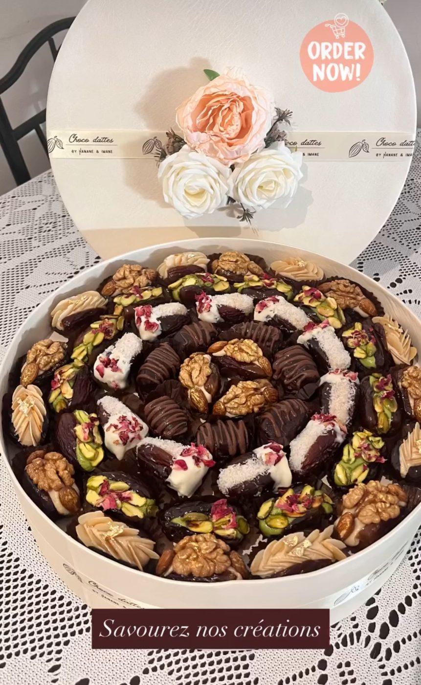 Coffret de dattes au chocolat, pistache et noix